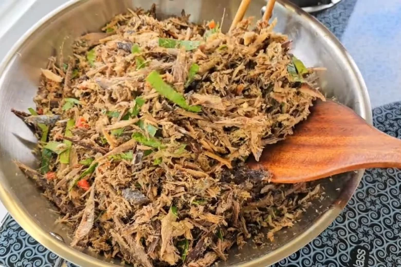 Bún Cá Nục Giã Tỏi Ớt – Bữa Sáng Cay Cay Đậm Vị