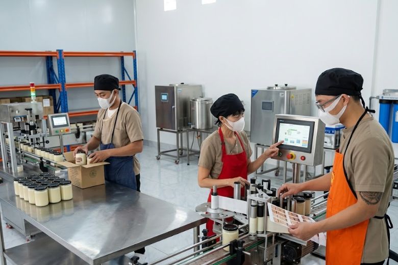 đội ngũ sản xuất 2b foods